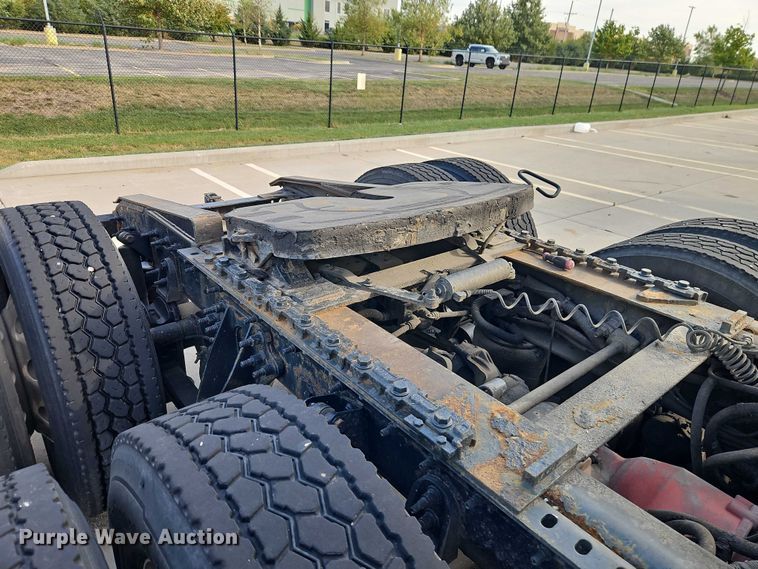 image for item EO4724 2014 International ProStar semi truck