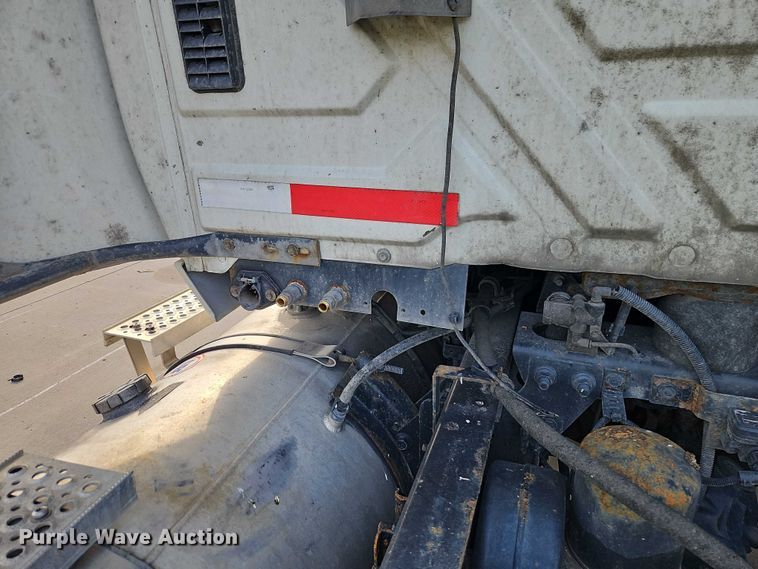 image for item EO4724 2014 International ProStar semi truck