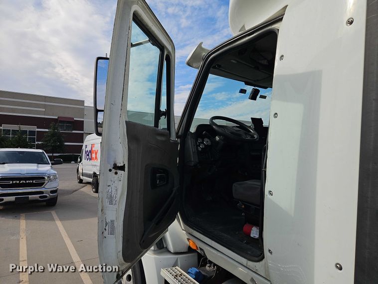 image for item EO4724 2014 International ProStar semi truck