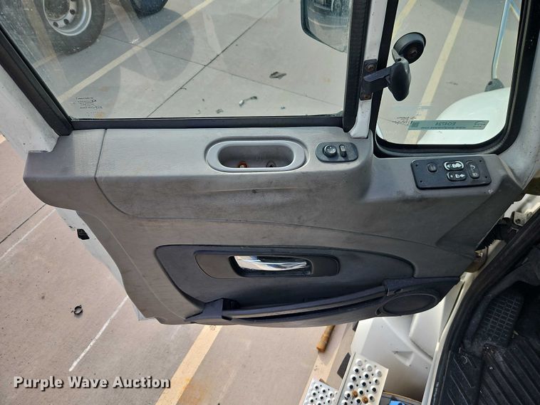 image for item EO4724 2014 International ProStar semi truck