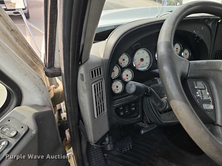 image for item EO4724 2014 International ProStar semi truck