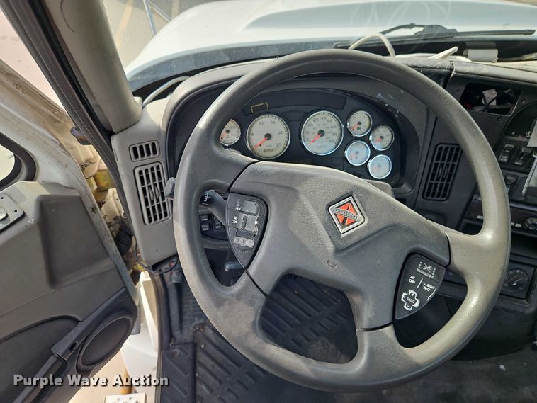 image for item EO4724 2014 International ProStar semi truck