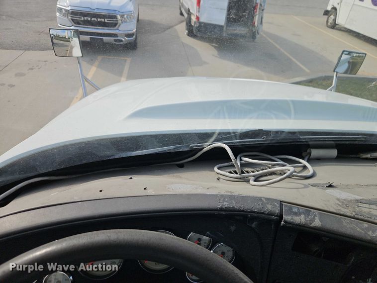 image for item EO4724 2014 International ProStar semi truck