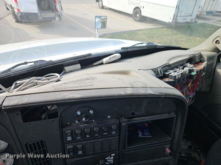 image for item EO4724 2014 International ProStar semi truck