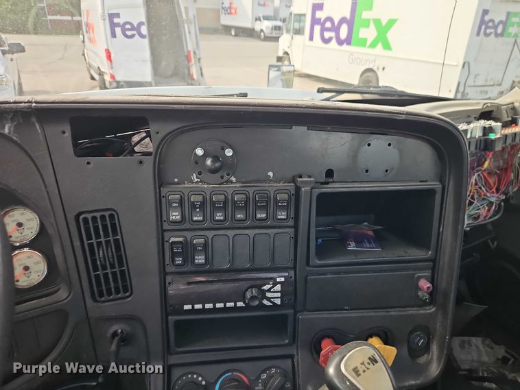 image for item EO4724 2014 International ProStar semi truck