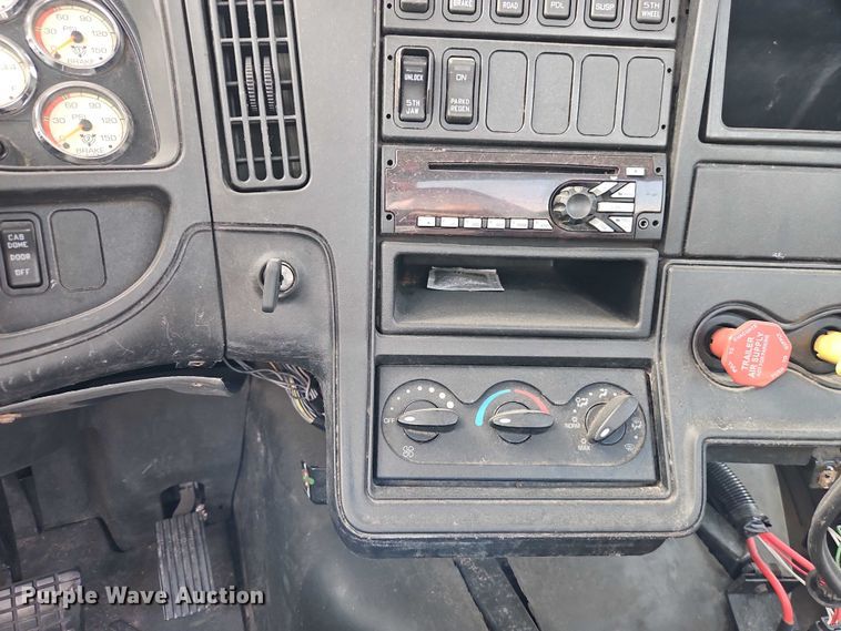 image for item EO4724 2014 International ProStar semi truck