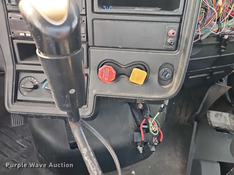 image for item EO4724 2014 International ProStar semi truck