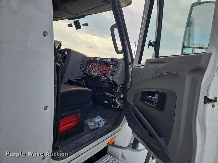 image for item EO4724 2014 International ProStar semi truck