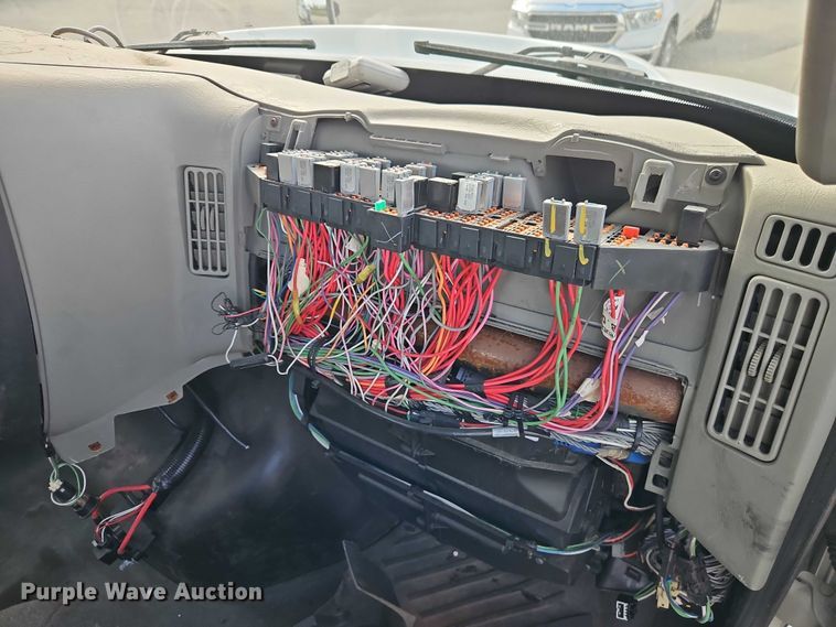 image for item EO4724 2014 International ProStar semi truck