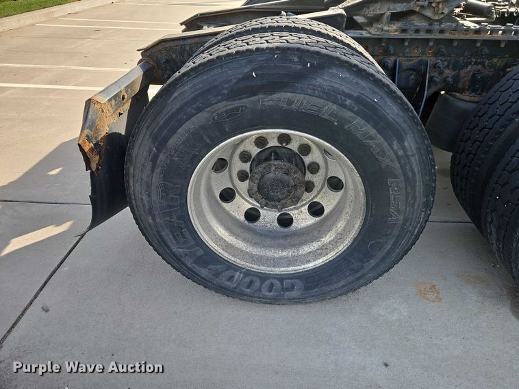 image for item EO4724 2014 International ProStar semi truck