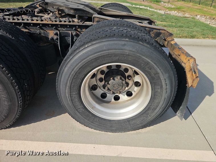 image for item EO4724 2014 International ProStar semi truck