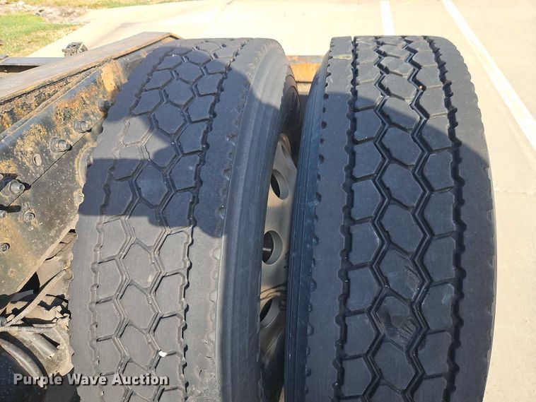 image for item EO4724 2014 International ProStar semi truck