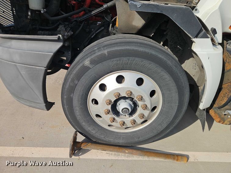 image for item EO4724 2014 International ProStar semi truck