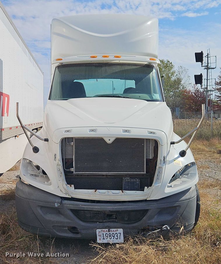 image for item EO4725 2015 International ProStar semi truck