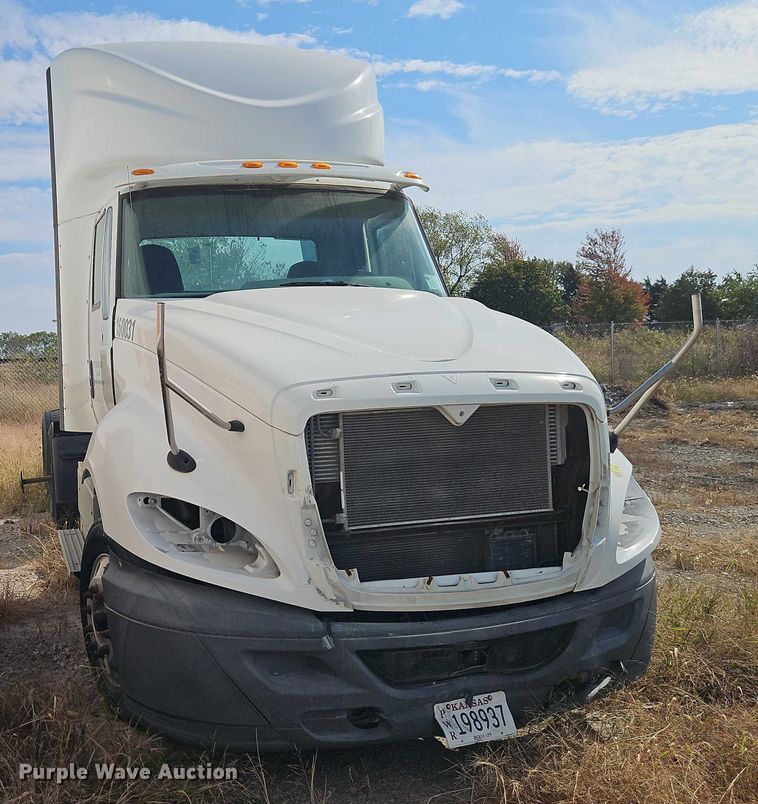 image for item EO4725 2015 International ProStar semi truck