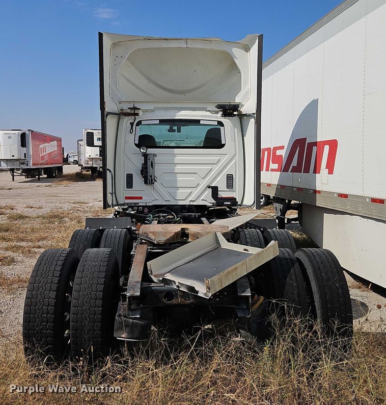 image for item EO4725 2015 International ProStar semi truck