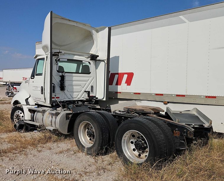 image for item EO4725 2015 International ProStar semi truck