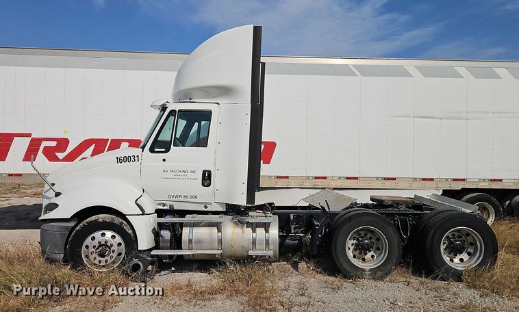 image for item EO4725 2015 International ProStar semi truck