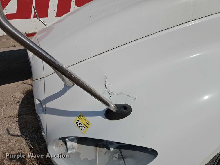 image for item EO4725 2015 International ProStar semi truck