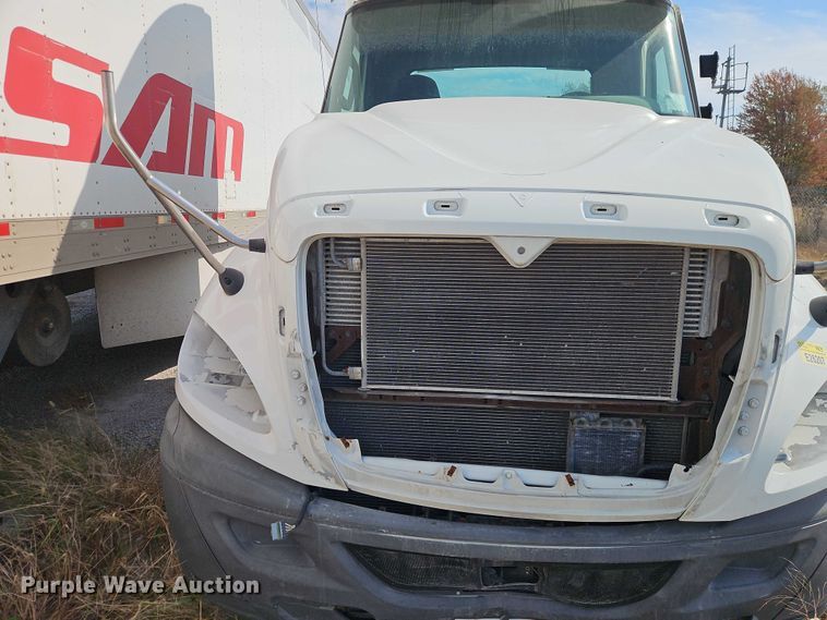 image for item EO4725 2015 International ProStar semi truck