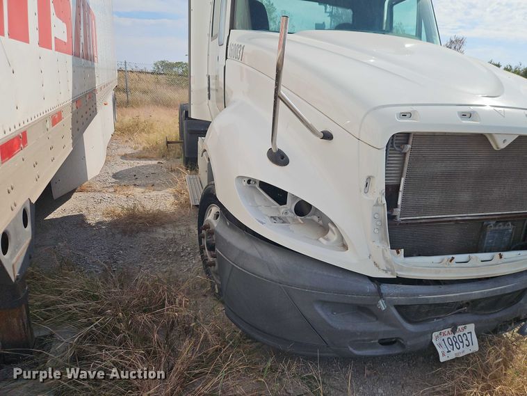 image for item EO4725 2015 International ProStar semi truck