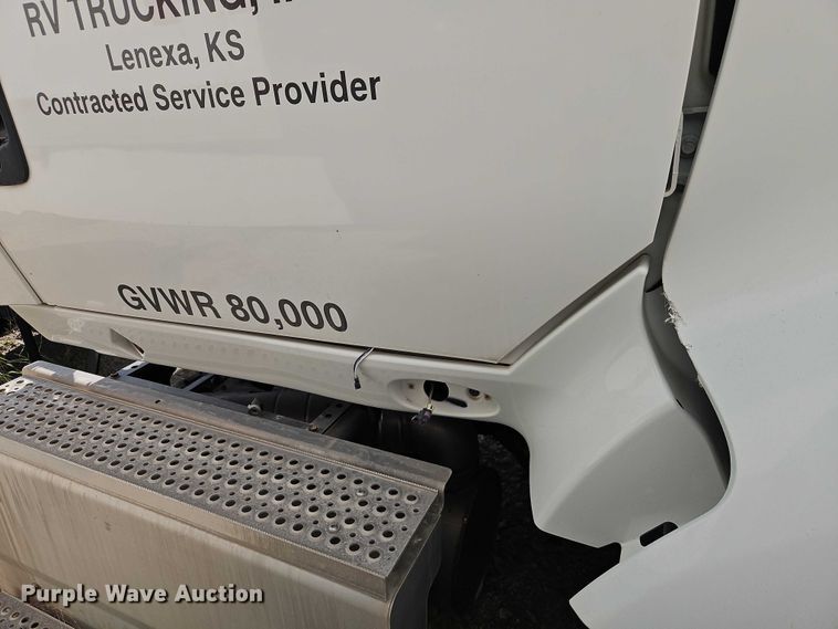 image for item EO4725 2015 International ProStar semi truck