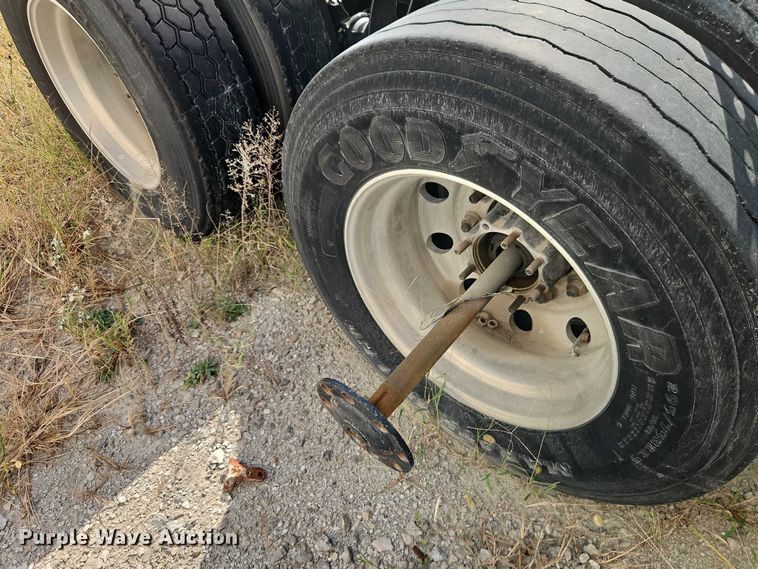 image for item EO4725 2015 International ProStar semi truck