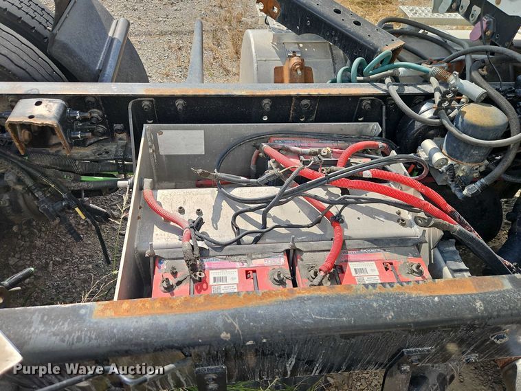 image for item EO4725 2015 International ProStar semi truck