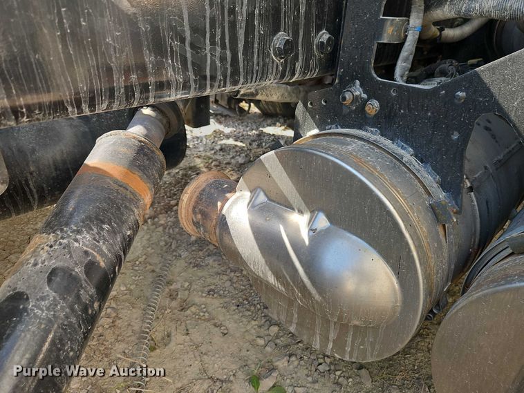 image for item EO4725 2015 International ProStar semi truck