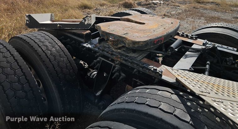 image for item EO4725 2015 International ProStar semi truck