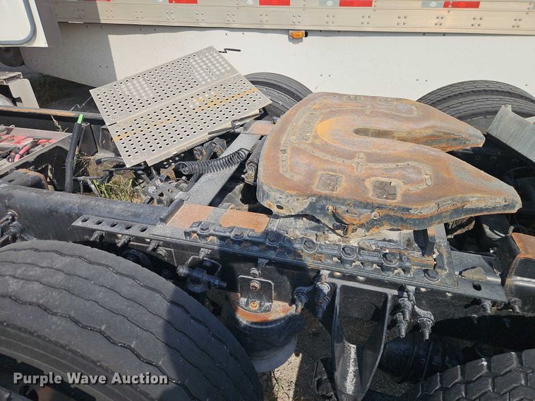 image for item EO4725 2015 International ProStar semi truck