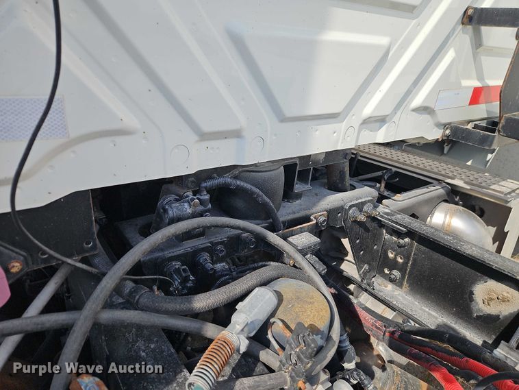 image for item EO4725 2015 International ProStar semi truck