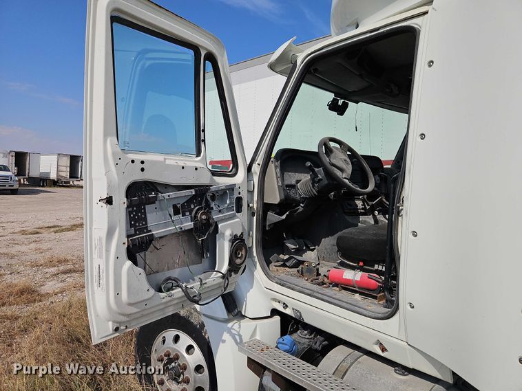 image for item EO4725 2015 International ProStar semi truck
