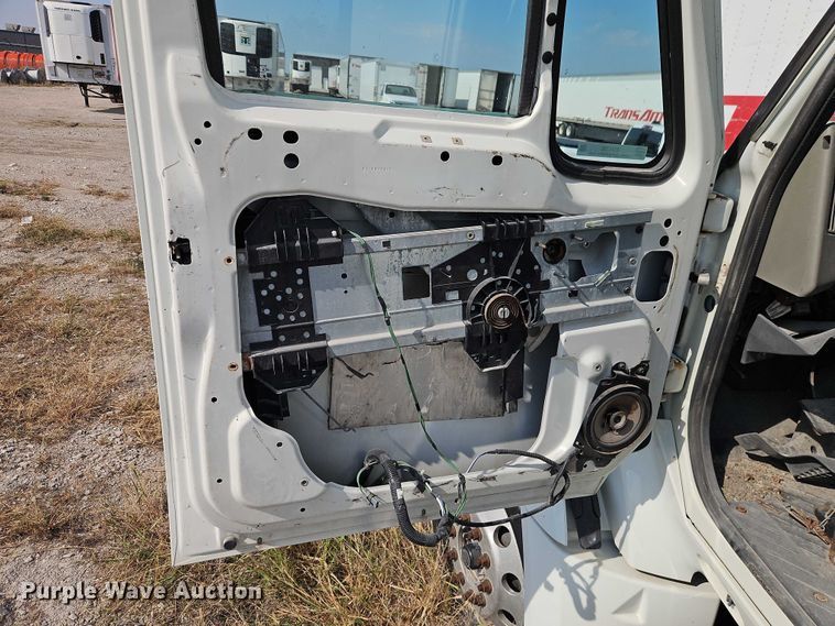 image for item EO4725 2015 International ProStar semi truck