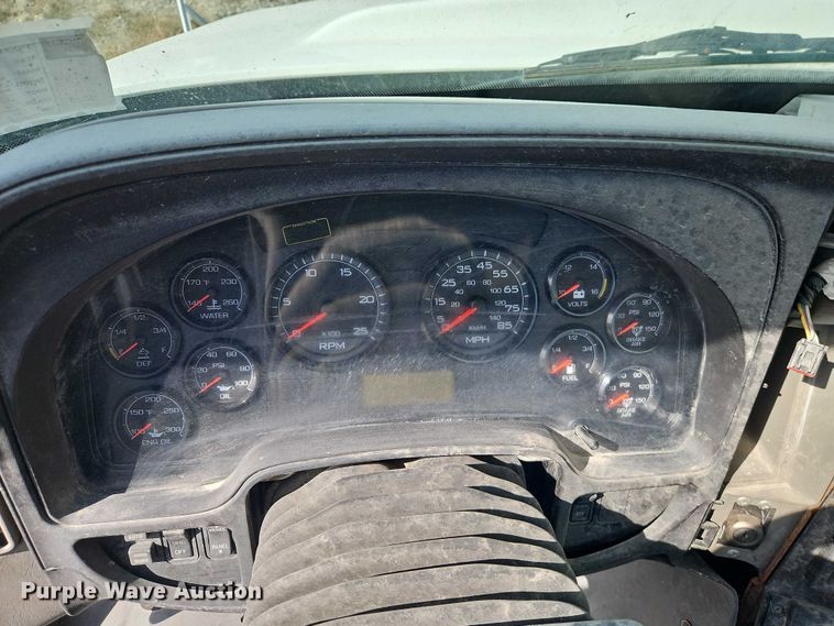 image for item EO4725 2015 International ProStar semi truck