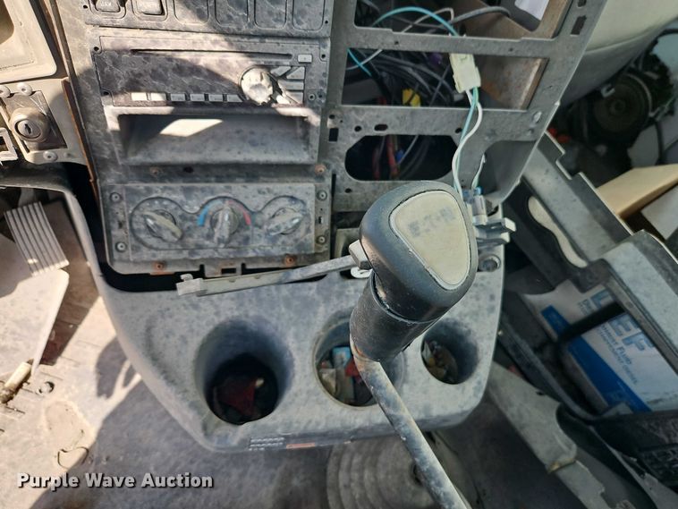 image for item EO4725 2015 International ProStar semi truck