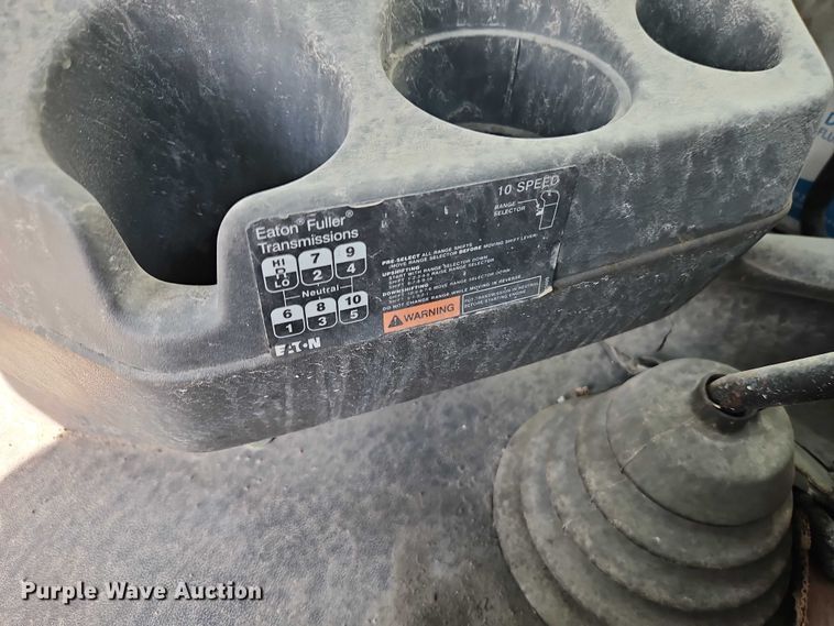 image for item EO4725 2015 International ProStar semi truck