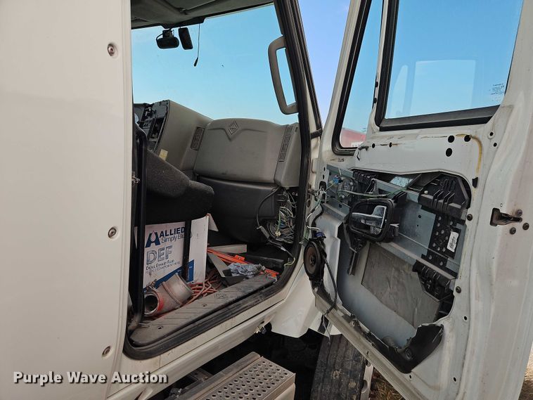 image for item EO4725 2015 International ProStar semi truck