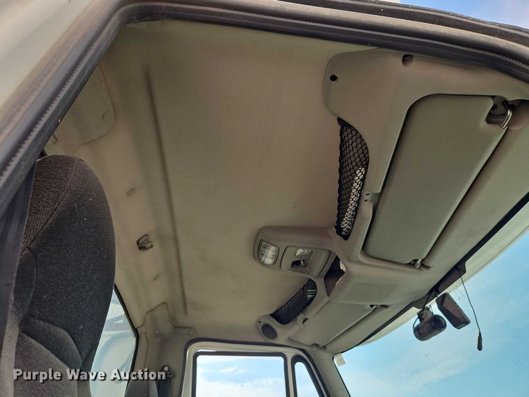 image for item EO4725 2015 International ProStar semi truck