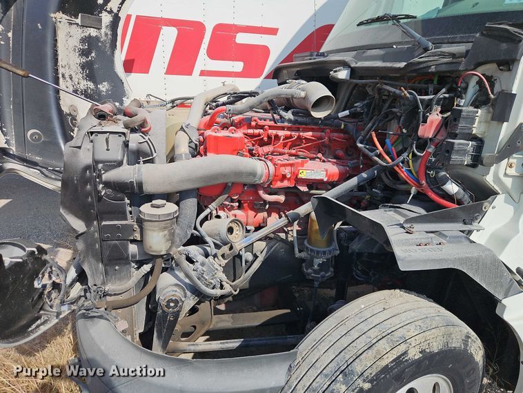 image for item EO4725 2015 International ProStar semi truck