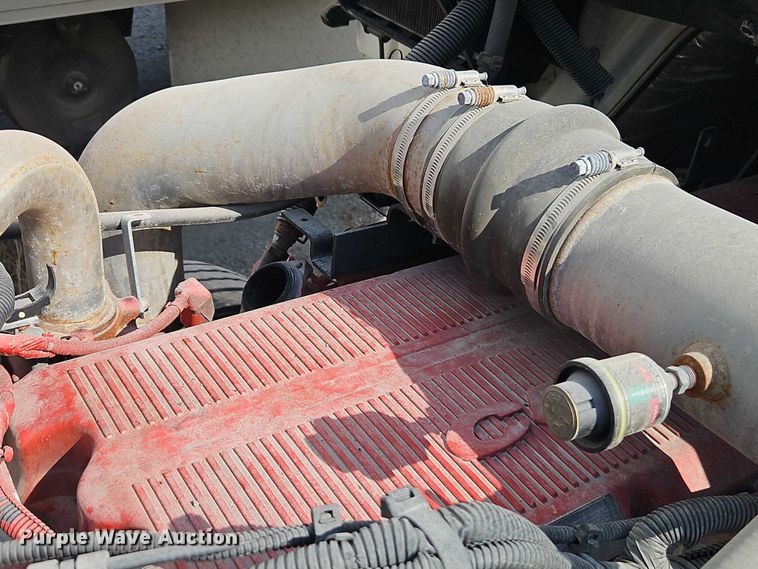 image for item EO4725 2015 International ProStar semi truck