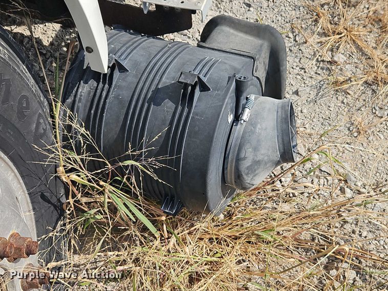 image for item EO4725 2015 International ProStar semi truck