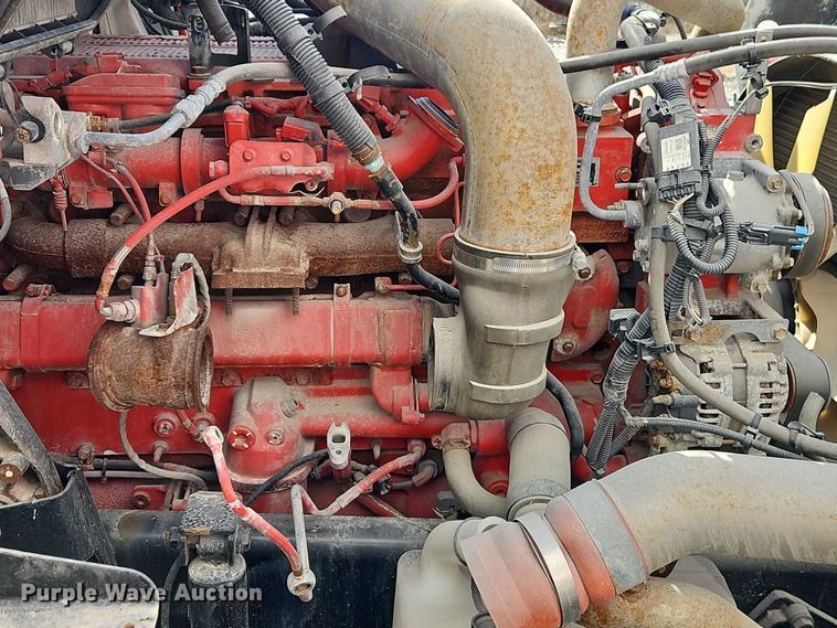 image for item EO4725 2015 International ProStar semi truck