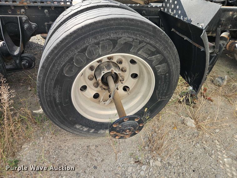 image for item EO4725 2015 International ProStar semi truck