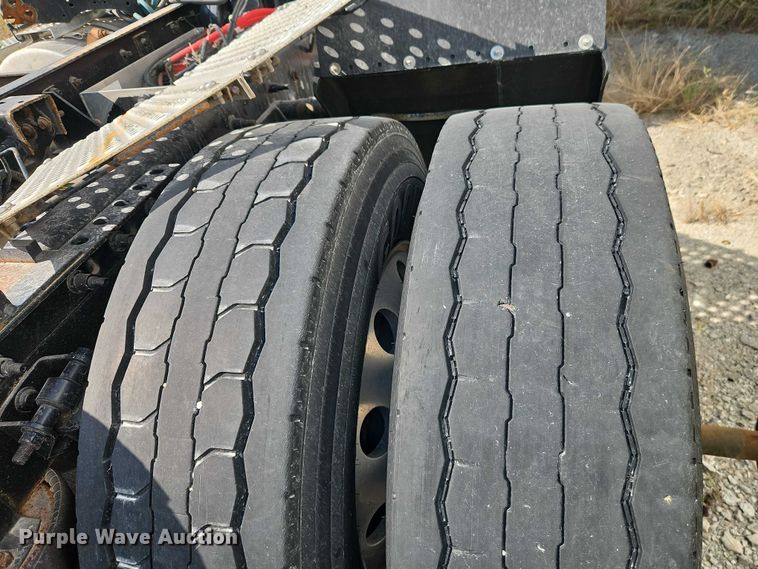 image for item EO4725 2015 International ProStar semi truck