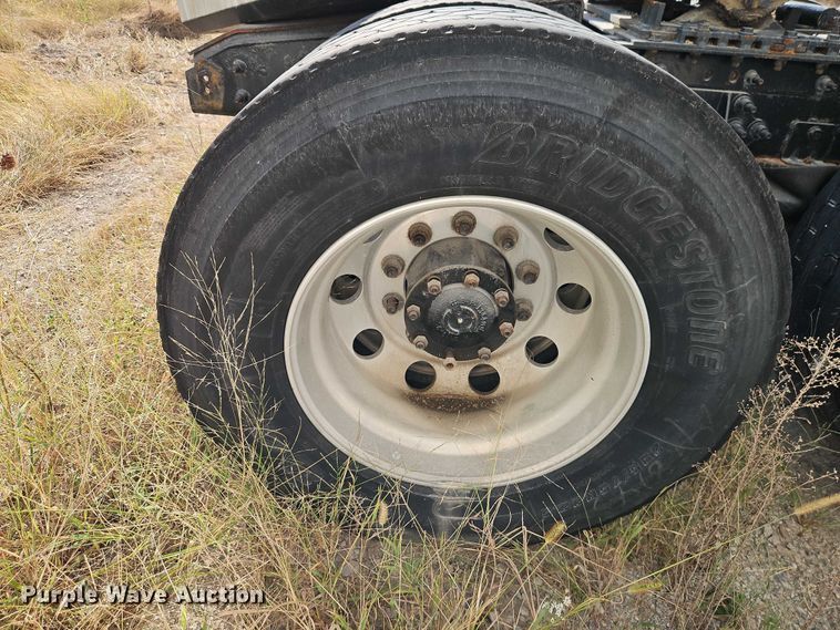 image for item EO4725 2015 International ProStar semi truck