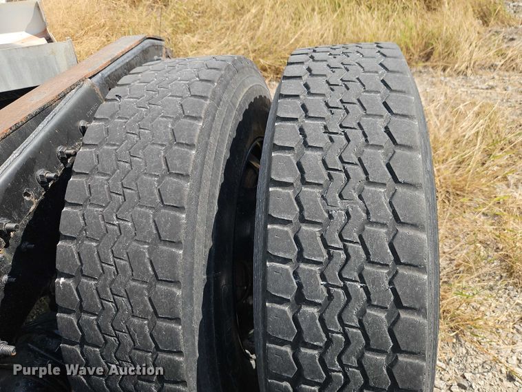 image for item EO4725 2015 International ProStar semi truck