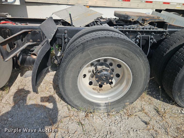 image for item EO4725 2015 International ProStar semi truck