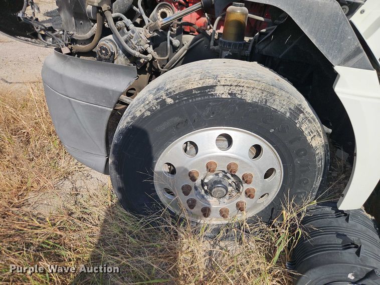 image for item EO4725 2015 International ProStar semi truck