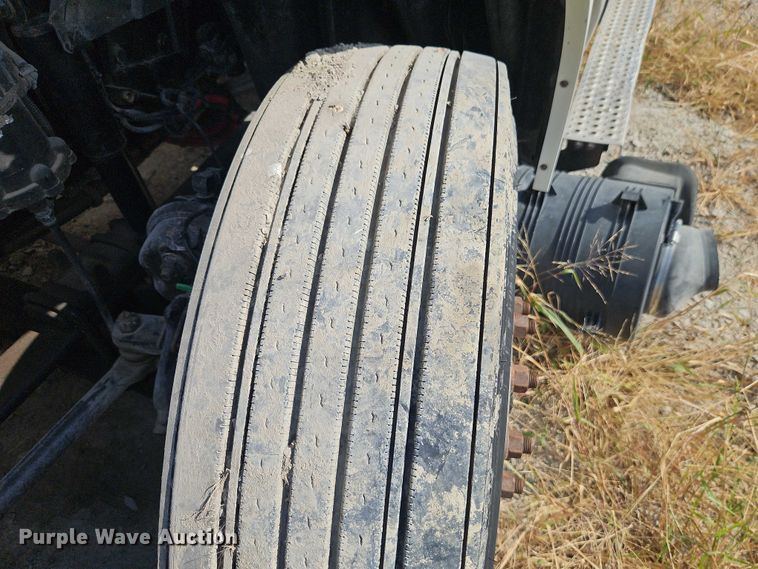 image for item EO4725 2015 International ProStar semi truck